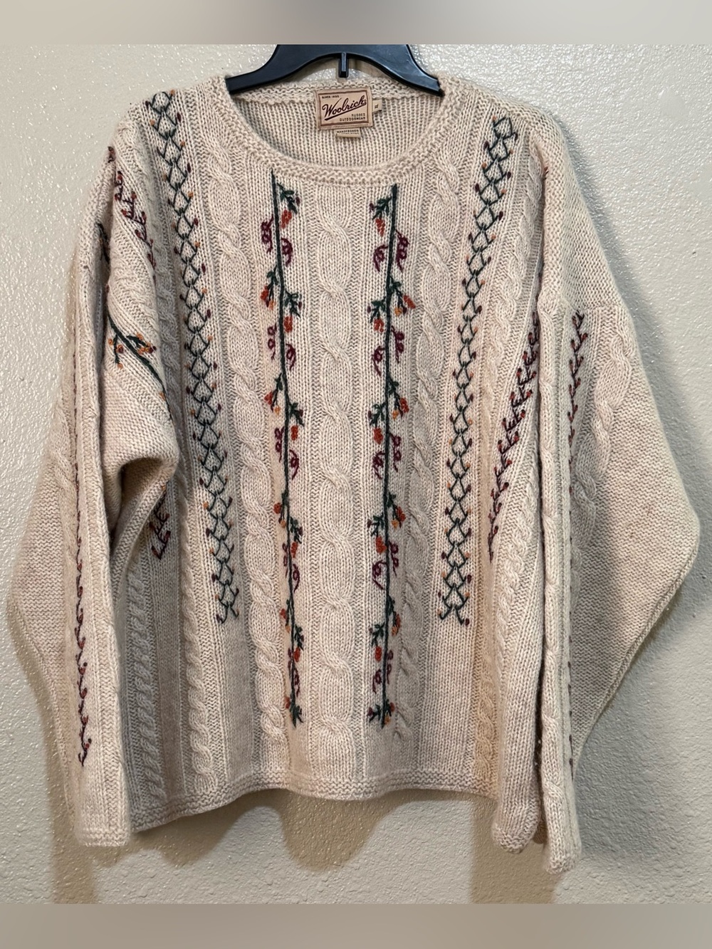 Vtg. W Sz. XL Pure Wool Woolrich Cream Cable Knit Embroidered Floral Sweater - Picture 1 of 7